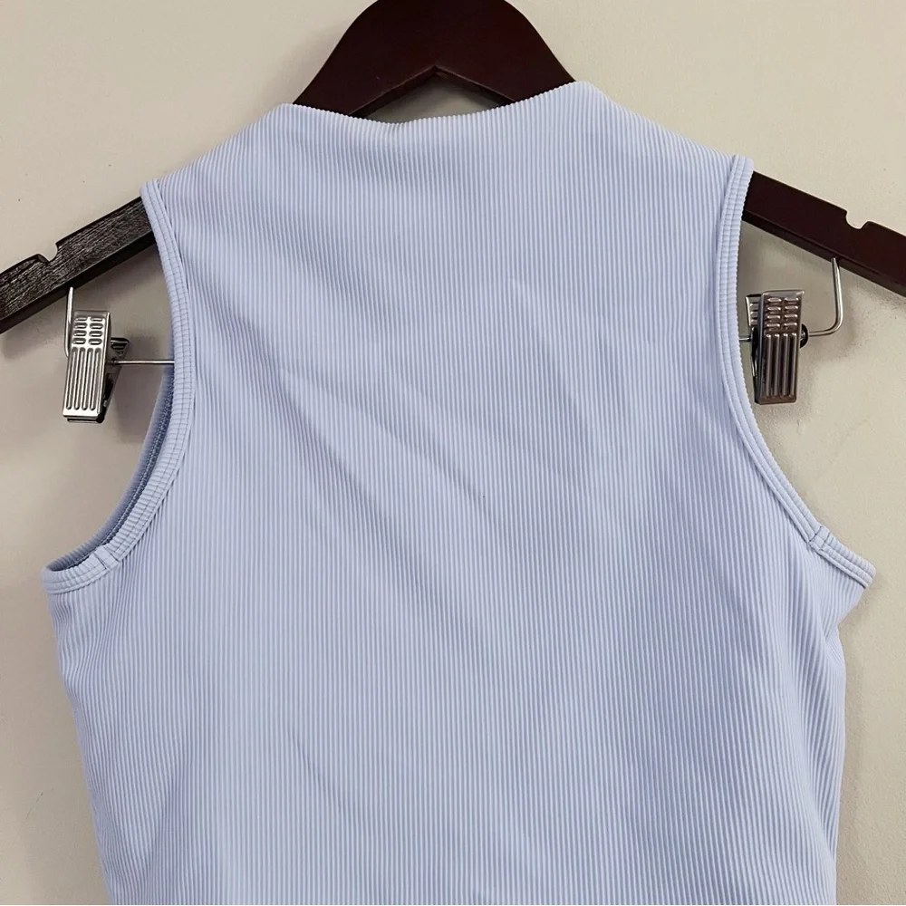 Spanx Contour Rib Mock Neck Crop Top in Light Blue Sleeveless Size Medium - Picture 6 of 8